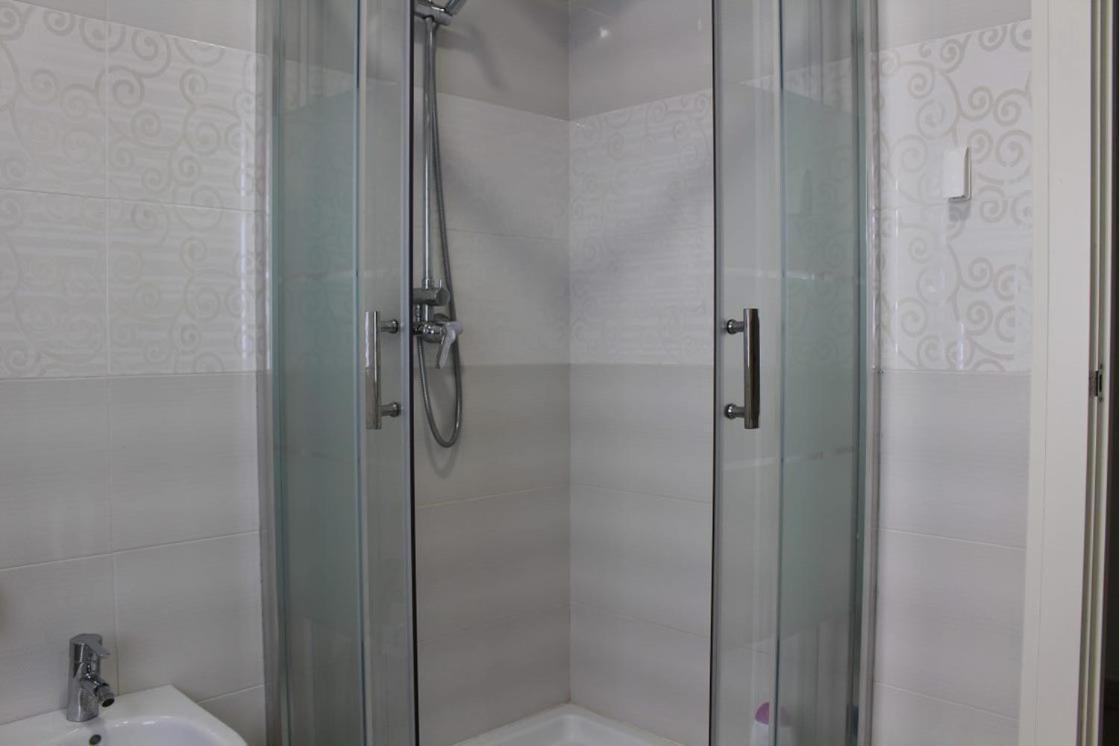 Chalet Con Piscina Y Jacuzzi En Madrid Alquila Habitaciones Algete Exterior foto