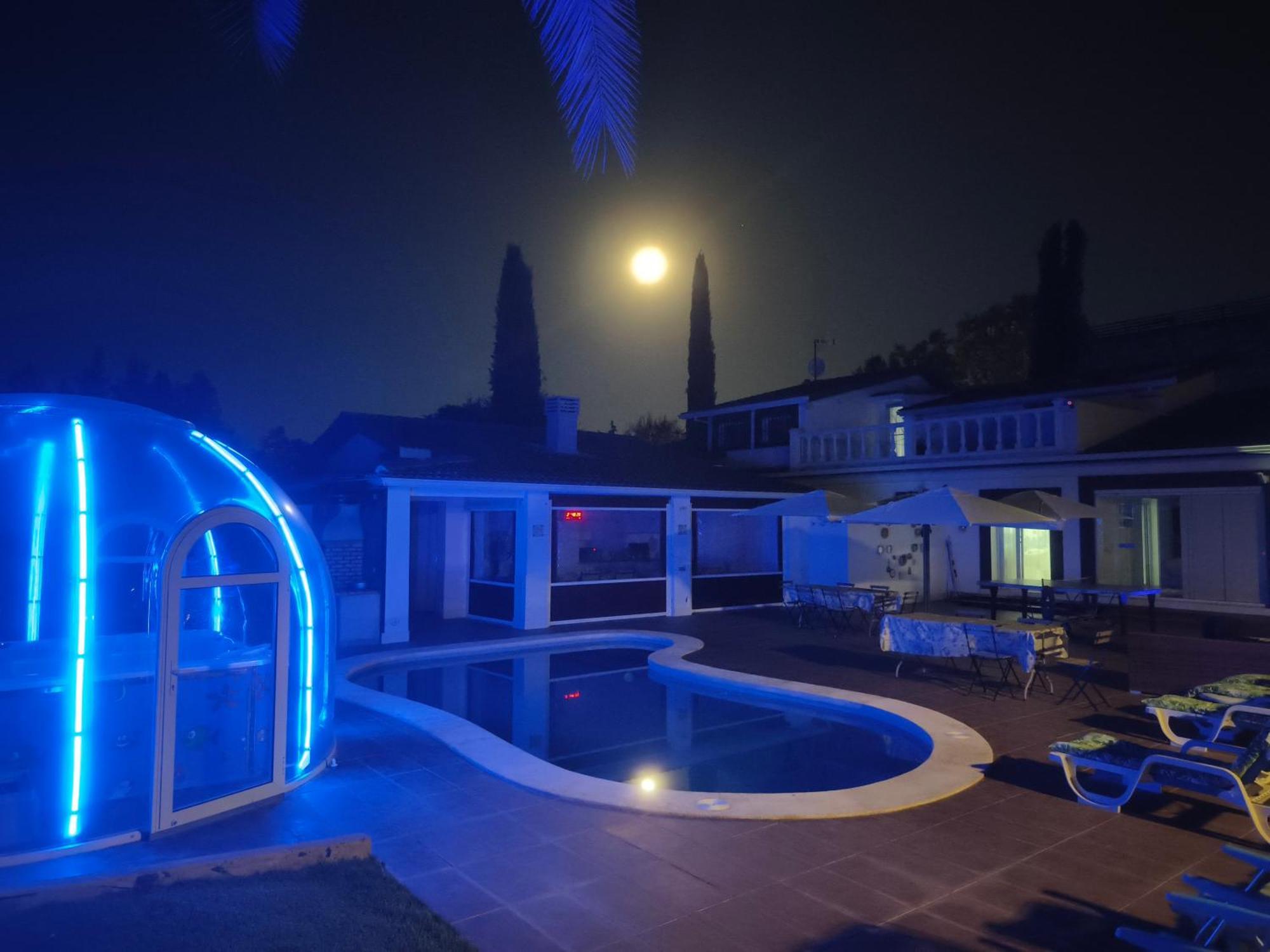 Chalet Con Piscina Y Jacuzzi En Madrid Alquila Habitaciones Algete Exterior foto
