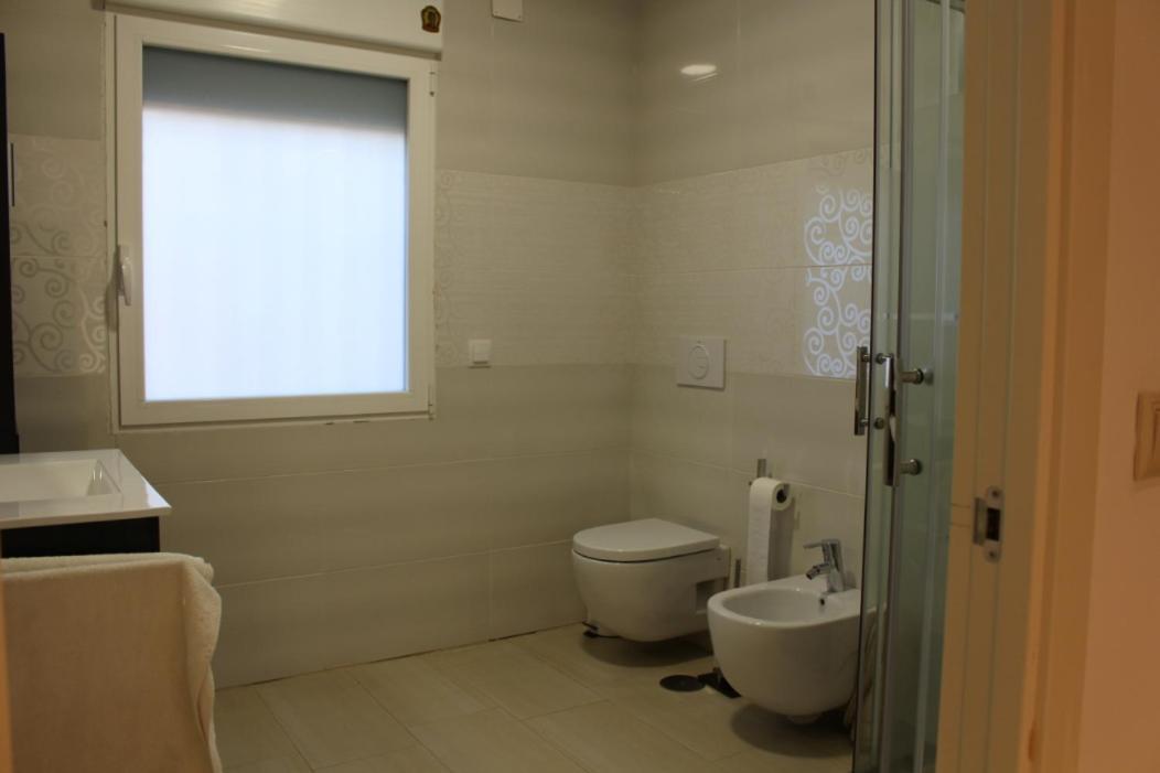Chalet Con Piscina Y Jacuzzi En Madrid Alquila Habitaciones Algete Exterior foto